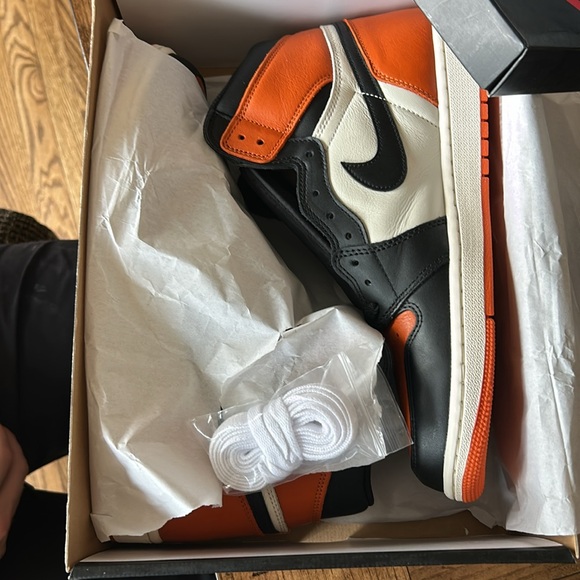 Air Jordan 1 retro high OG; black/starfish-sail. Sz13; shattered backboard. - Picture 2 of 6